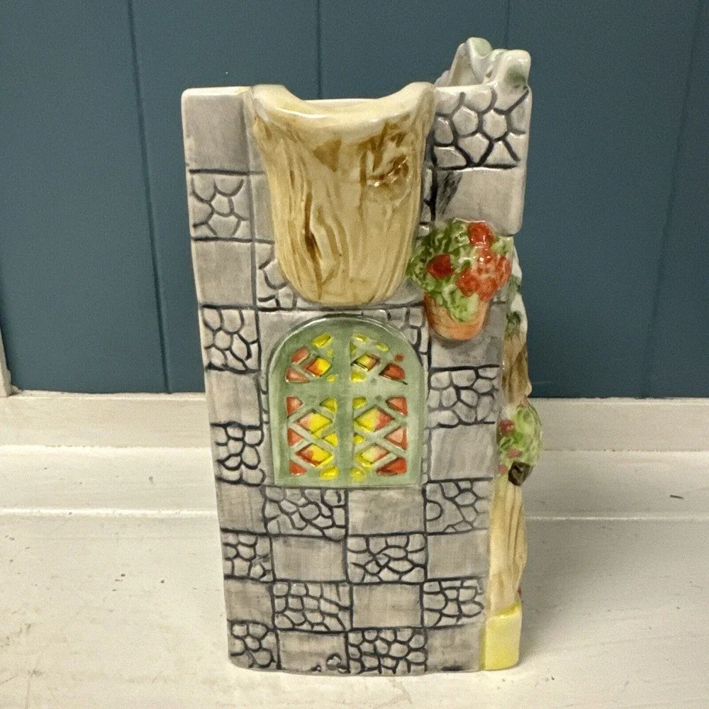 VINTAGE HERITAGE MINT LTD. CERAMIC PITCHER MEDIEVAL STYLE BUILDING‎